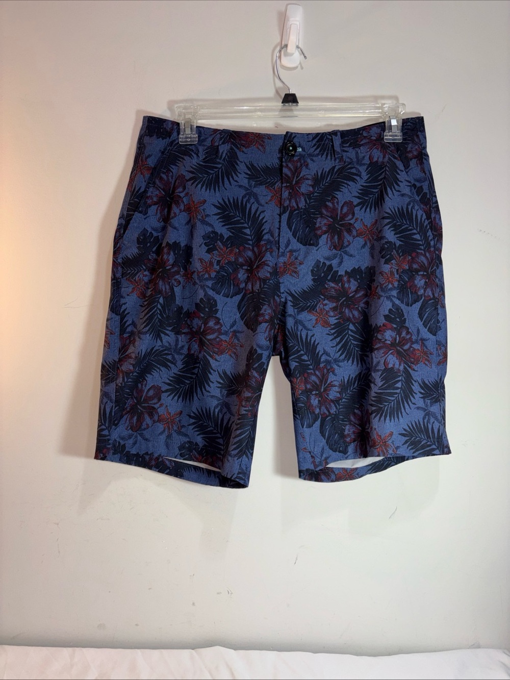Arizona Jean Men's Blue Floral Print Casual Shorts. 929